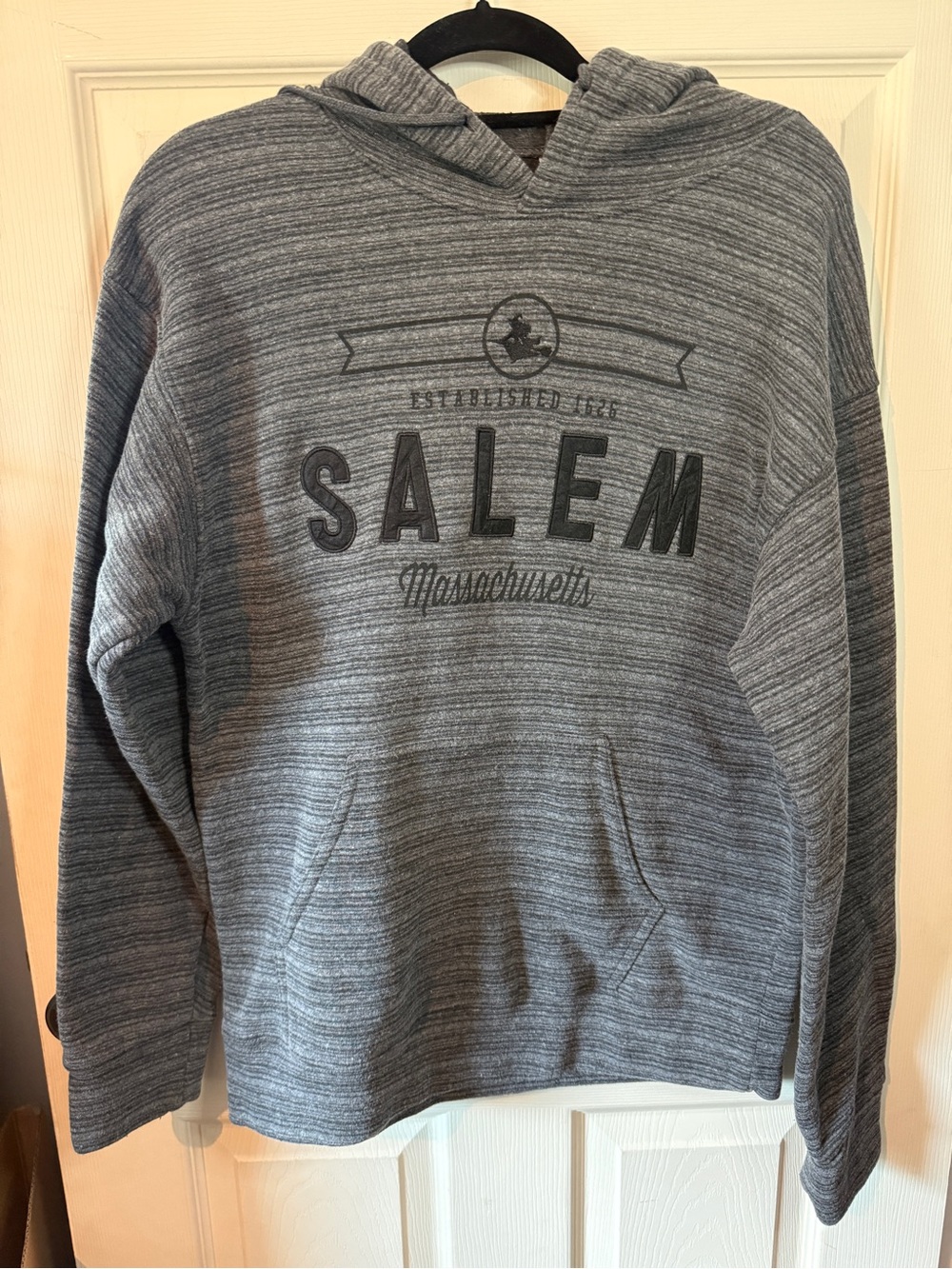 Salem Massachusetts Heathered Gray Pullover Sweatshirt Hoodie Size Medium
